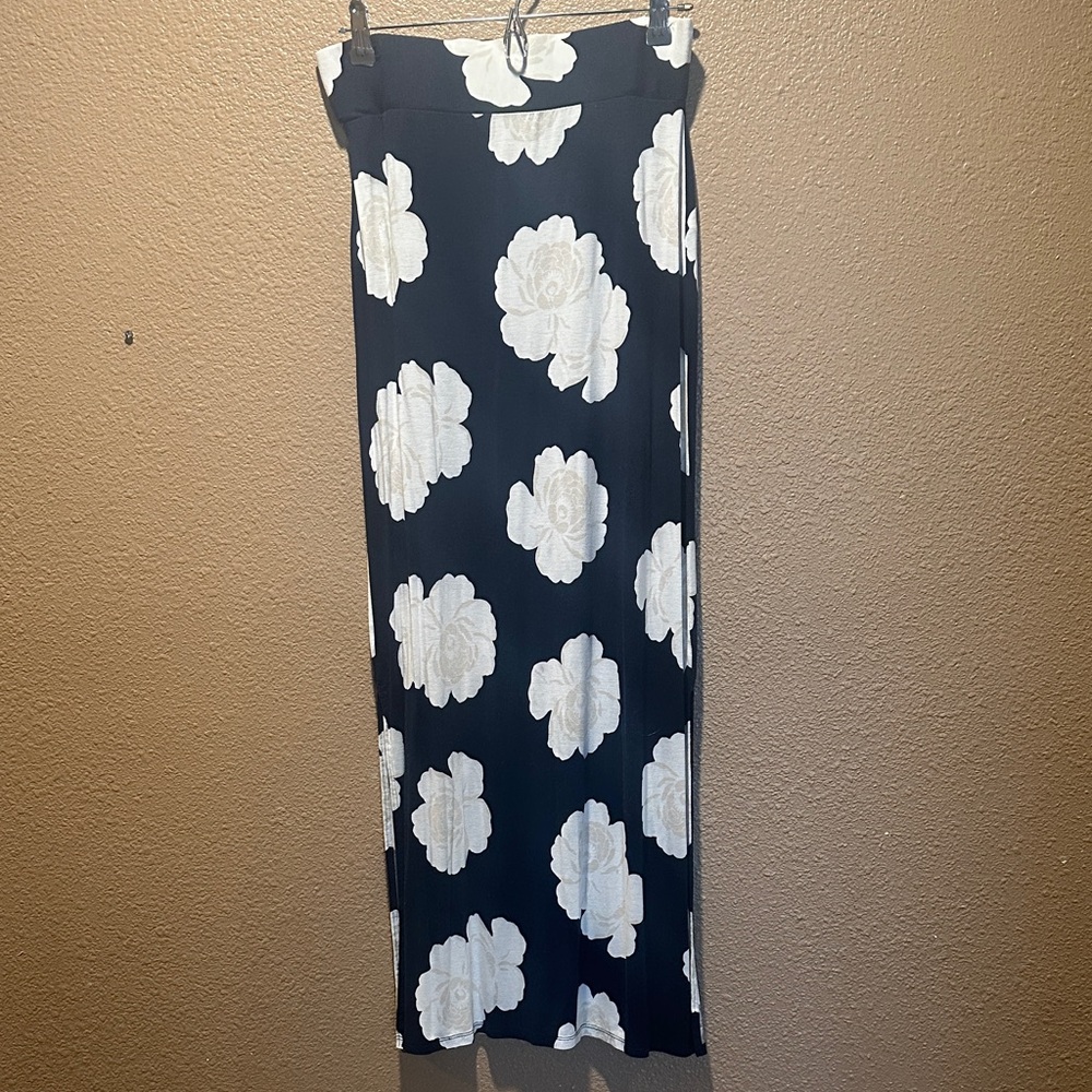 Elegant Dark Blue and White Floral Skirt